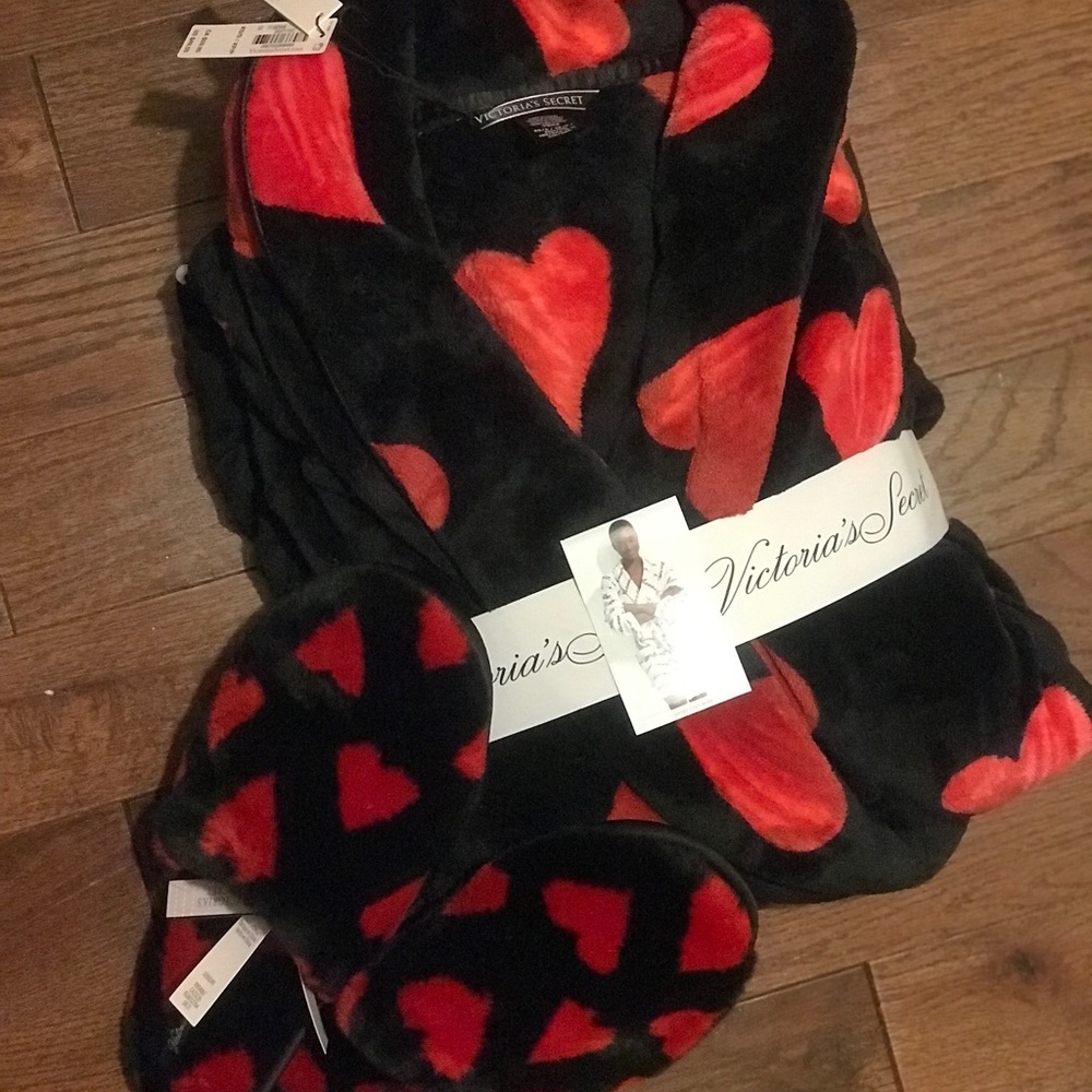 Victoria’s Secret Heart cozy Robe and Slippers